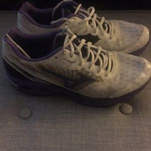 Mizuno sneakers size 9